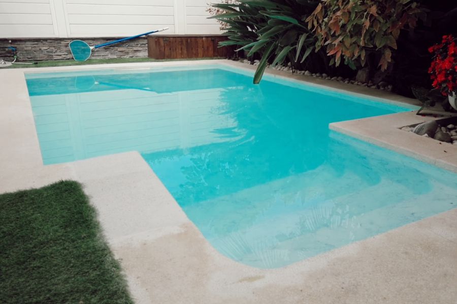 piscina con escalones