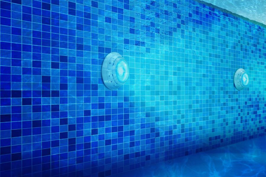 iluminación de piscinas
