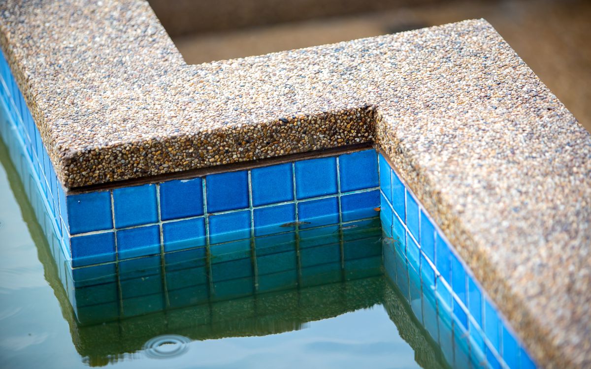 piscina otoño