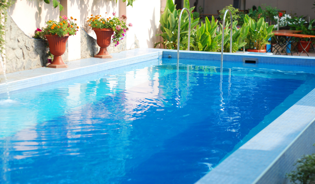 Cuándo cambiar el revestimiento de una piscina