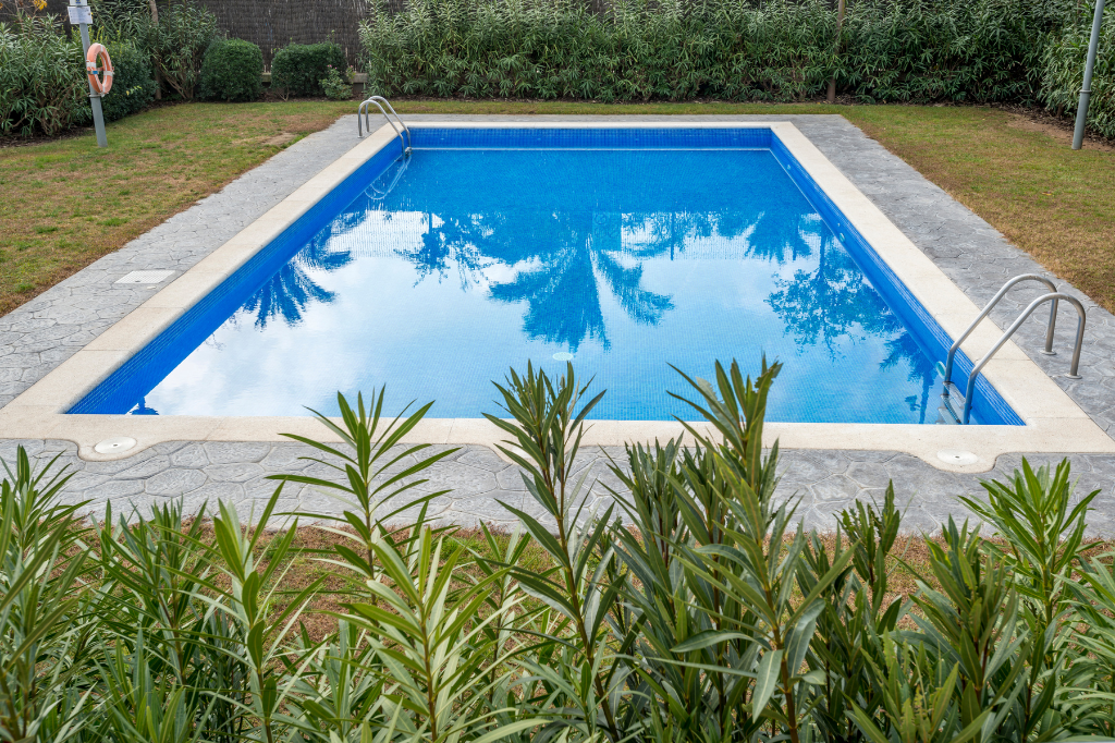 Cuándo cambiar el revestimiento de una piscina